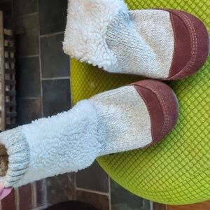Acorn slippers 1-2